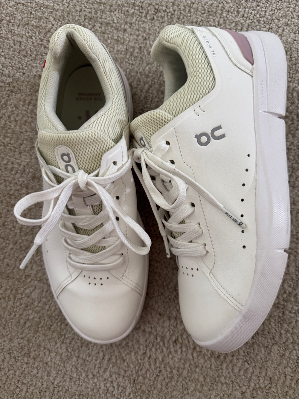 On cloud The Roger tennis shoes. White with pale green mesh.